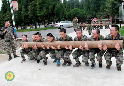 公司員工軍訓圖片