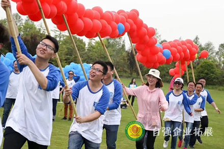 大型主題團(tuán)建《龍舞天下》拓展培