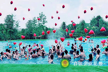 山地滑水團建